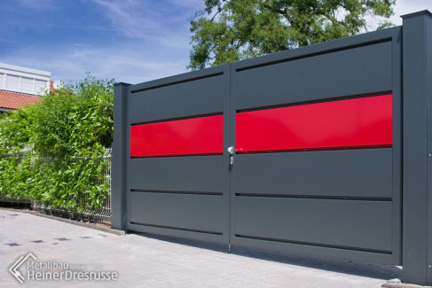 Grundstückstor aus Metall