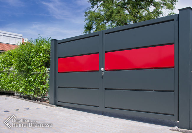 Grundstückstor aus Metall