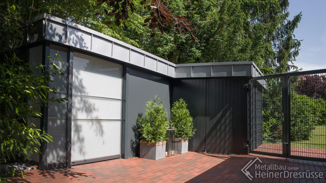 Pavillon aus Glas und Edelstahl pulverbeschichtet