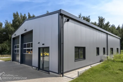 Firmenhalle, Stahlkonstruktion von Metallbau Heiner Dresrüsse