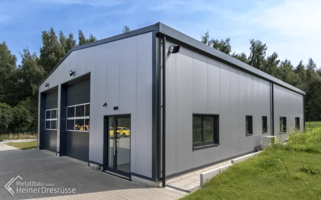 Firmenhalle, Stahlkonstruktion von Metallbau Heiner Dresrüsse