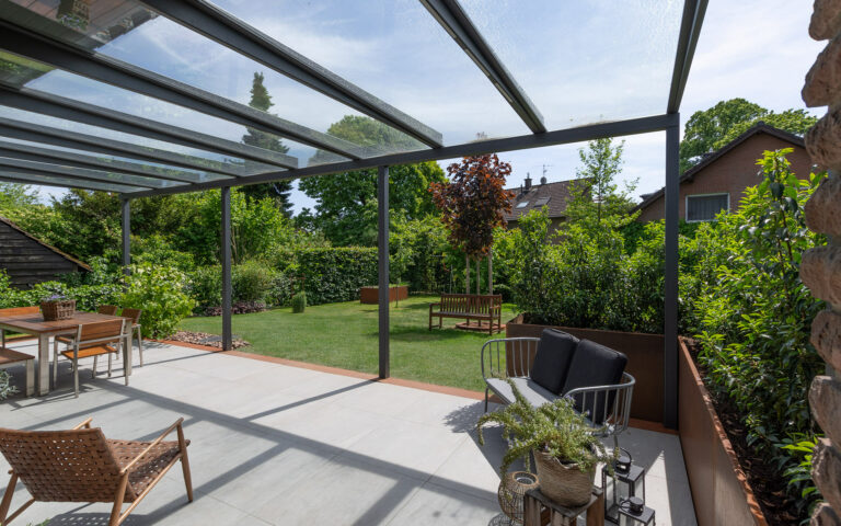 Terrassendach mit Hochbeet