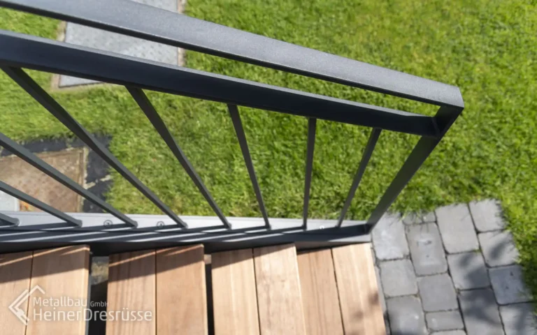 Detailansicht Treppengeländer mit Handlauf
