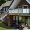 Balkon mit Treppe in den Garten