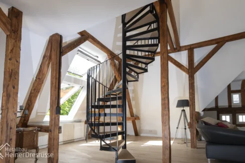 Spindeltreppe in Wohnraum