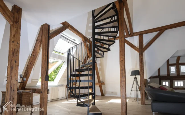 Spindeltreppe in Wohnraum
