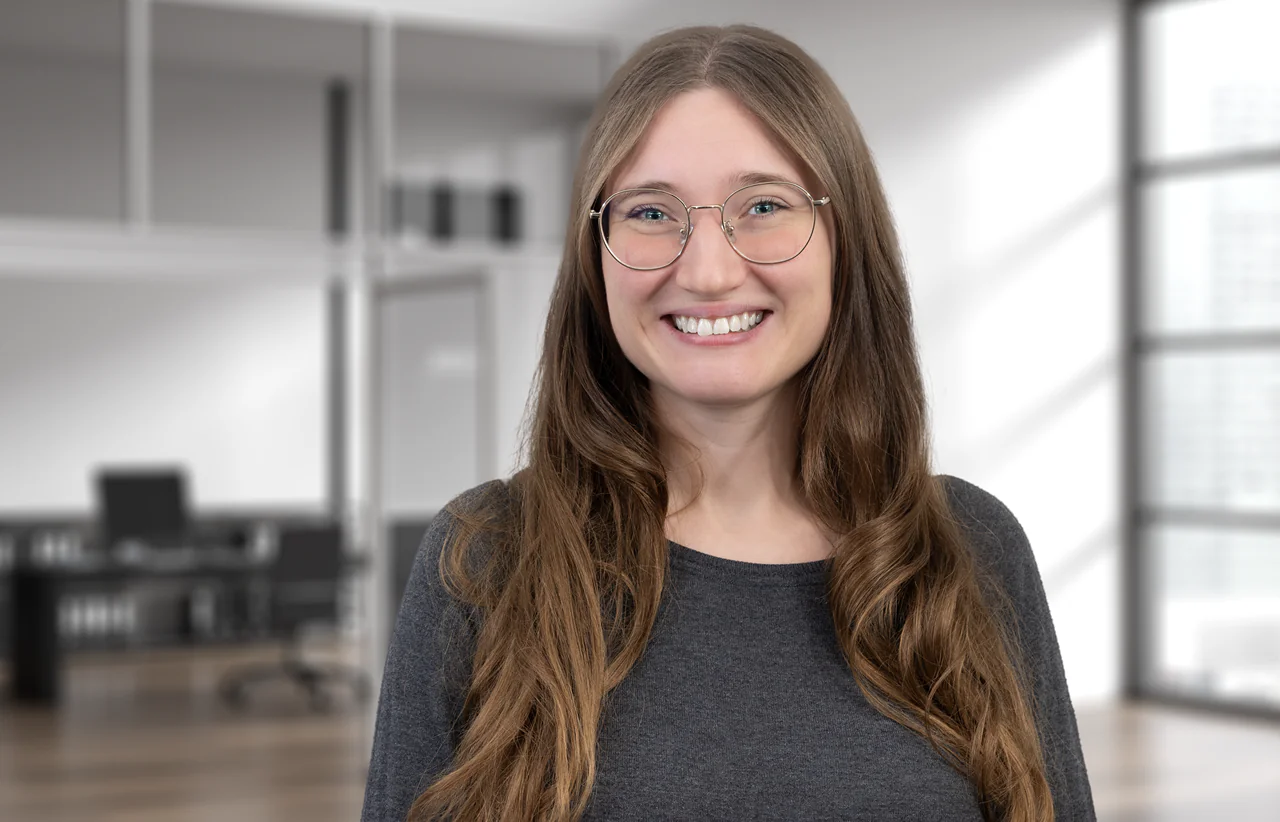 Jana Penner im Sekretariat bei Dresrüsse